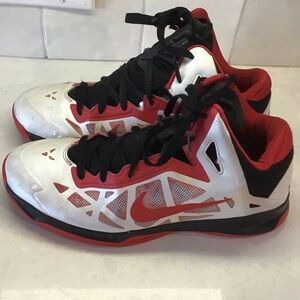 Nike ZOOM vintage Black, Red, and White Sneakers- excellent condition